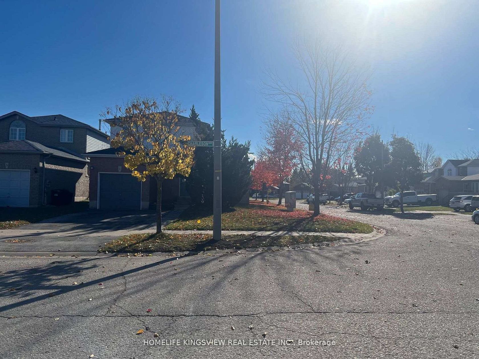 1 Charleson Drive, Holly, Barrie photo number 2