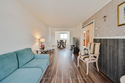 Photo 5 at 7232 Redfox Road, Malton, Mississauga