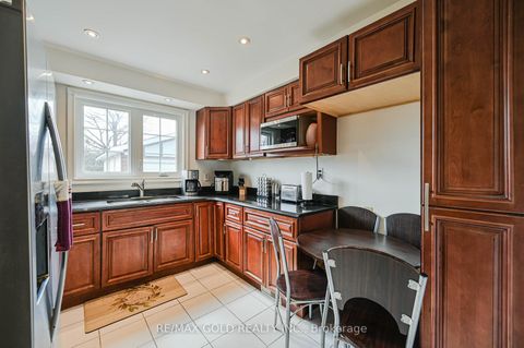 Photo 11 at 7232 Redfox Road, Malton, Mississauga