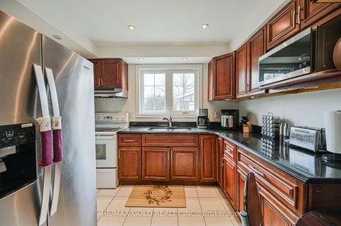 Photo 13 at 7232 Redfox Road, Malton, Mississauga