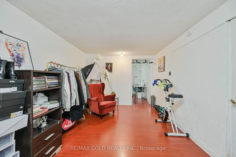 Photo 32 at 7232 Redfox Road, Malton, Mississauga