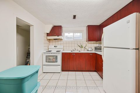 Photo 33 at 7232 Redfox Road, Malton, Mississauga