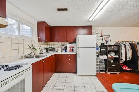 Photo 34 at 7232 Redfox Road, Malton, Mississauga