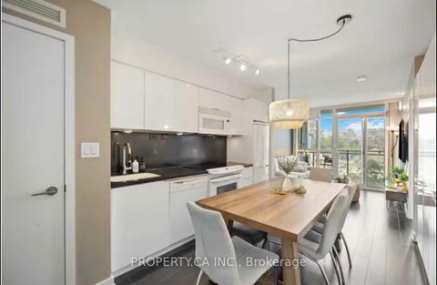 Photo 2 at 341 - 15 Iceboat Terrace, Waterfront Communities C1, Toronto