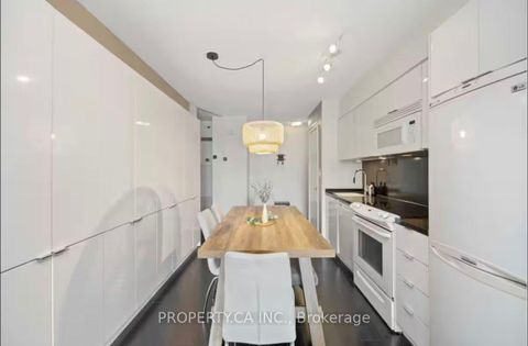 Photo 5 at 341 - 15 Iceboat Terrace, Waterfront Communities C1, Toronto