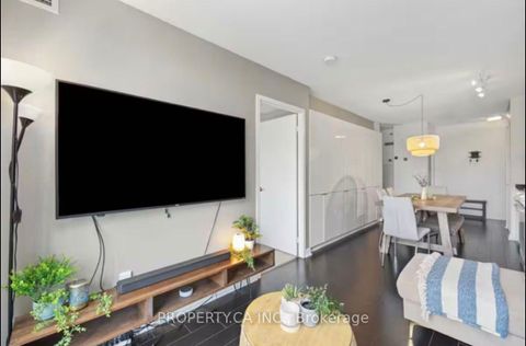 Photo 11 at 341 - 15 Iceboat Terrace, Waterfront Communities C1, Toronto