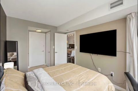 Photo 15 at 341 - 15 Iceboat Terrace, Waterfront Communities C1, Toronto