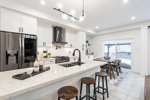 Photo 3 at 160 Franklin Trail, Rural Barrie Southwest, Barrie