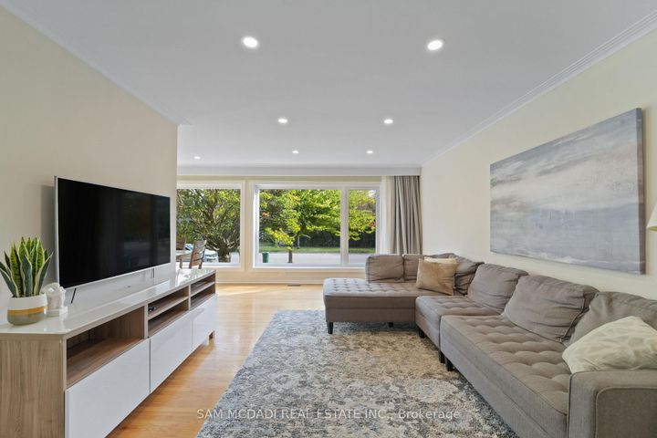 Photo 3 at 1987 Deanhome Road, Clarkson, Mississauga