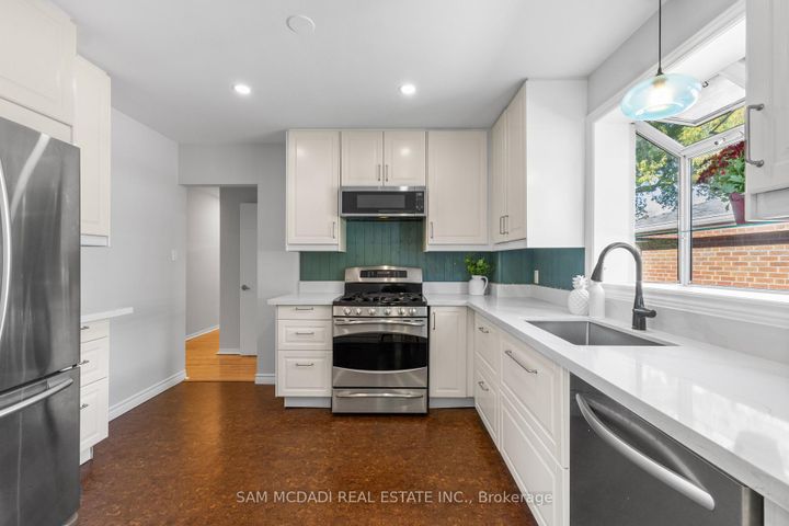 Photo 11 at 1987 Deanhome Road, Clarkson, Mississauga