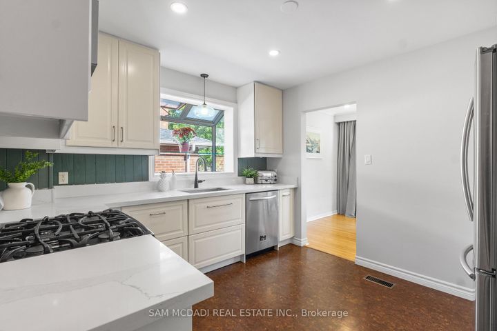 Photo 12 at 1987 Deanhome Road, Clarkson, Mississauga