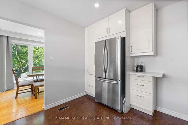 Photo 13 at 1987 Deanhome Road, Clarkson, Mississauga