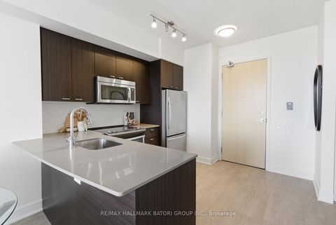Photo 5 at 706 - 30 Roehampton Avenue, Mount Pleasant West, Toronto