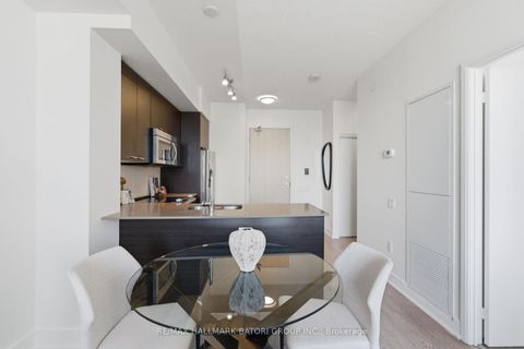 Photo 10 at 706 - 30 Roehampton Avenue, Mount Pleasant West, Toronto