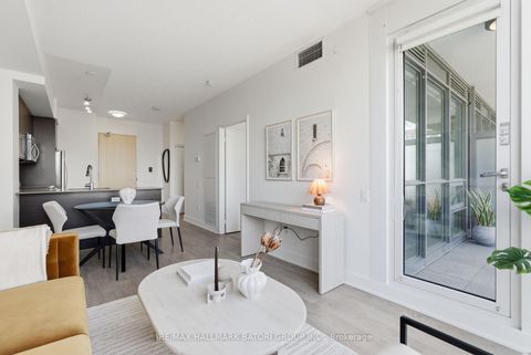 Photo 11 at 706 - 30 Roehampton Avenue, Mount Pleasant West, Toronto