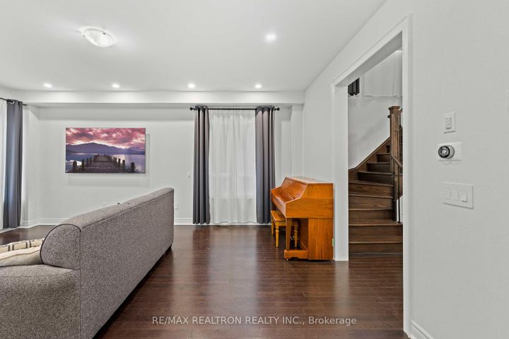 Photo 7 at 10 Neilly Terrace, Bradford, Bradford West Gwillimbury