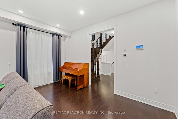 Photo 8 at 10 Neilly Terrace, Bradford, Bradford West Gwillimbury