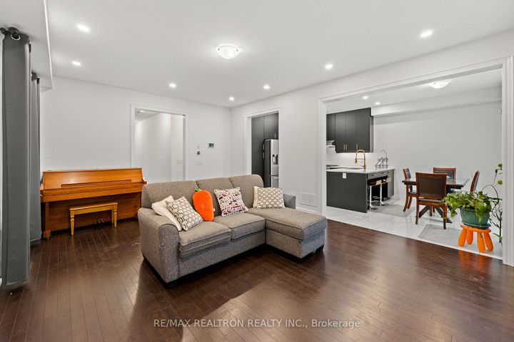 Photo 14 at 10 Neilly Terrace, Bradford, Bradford West Gwillimbury