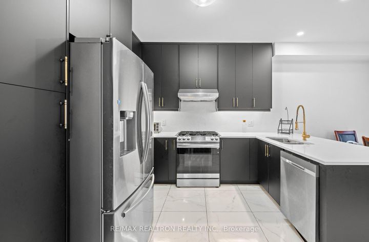 Photo 16 at 10 Neilly Terrace, Bradford, Bradford West Gwillimbury