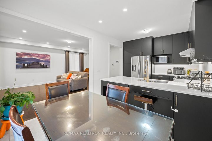 Photo 21 at 10 Neilly Terrace, Bradford, Bradford West Gwillimbury