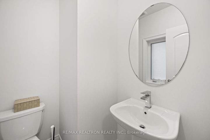 Photo 23 at 10 Neilly Terrace, Bradford, Bradford West Gwillimbury