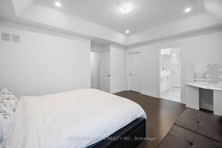 Photo 25 at 10 Neilly Terrace, Bradford, Bradford West Gwillimbury