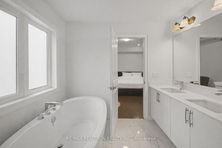 Photo 29 at 10 Neilly Terrace, Bradford, Bradford West Gwillimbury