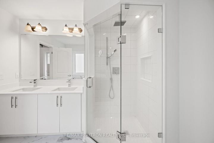 Photo 30 at 10 Neilly Terrace, Bradford, Bradford West Gwillimbury