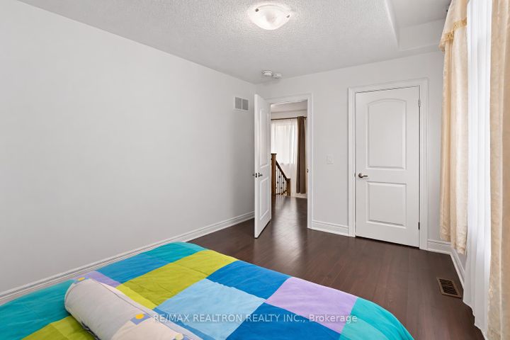 Photo 35 at 10 Neilly Terrace, Bradford, Bradford West Gwillimbury