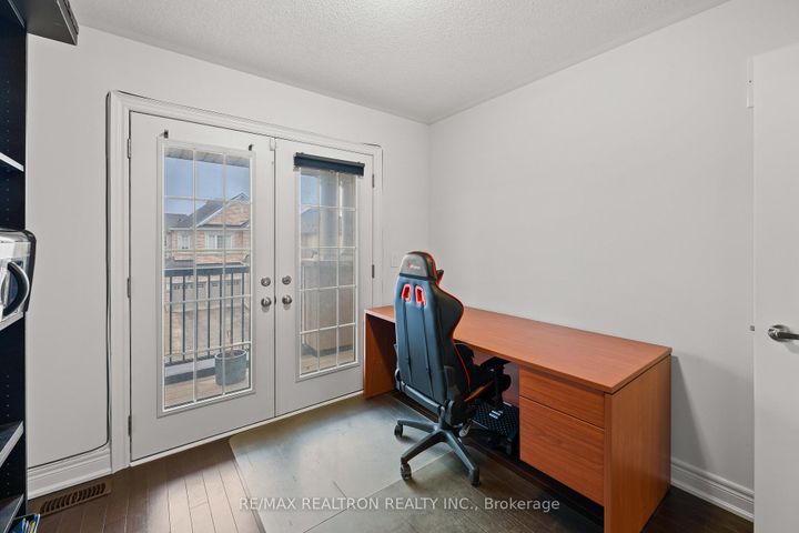 Photo 37 at 10 Neilly Terrace, Bradford, Bradford West Gwillimbury