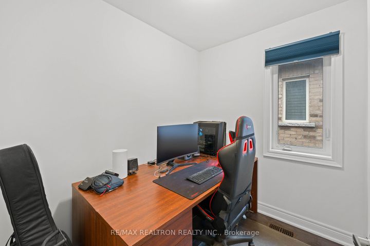 Photo 39 at 10 Neilly Terrace, Bradford, Bradford West Gwillimbury