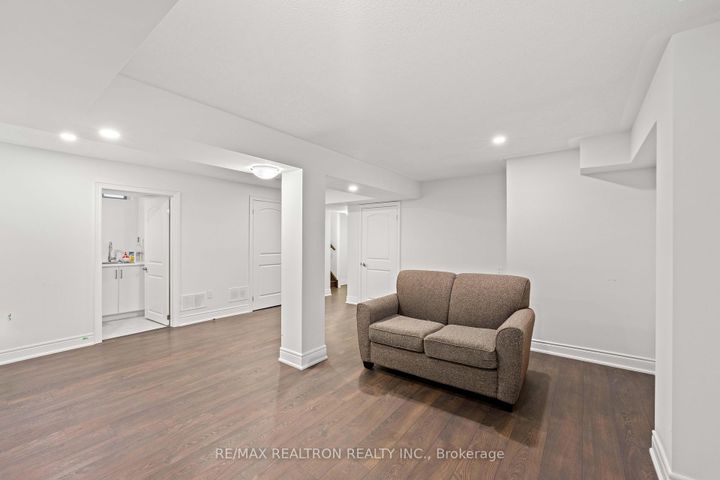 Photo 42 at 10 Neilly Terrace, Bradford, Bradford West Gwillimbury