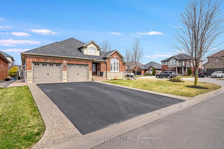 Photo 1 at 27 Carver Drive, Binbrook, Hamilton