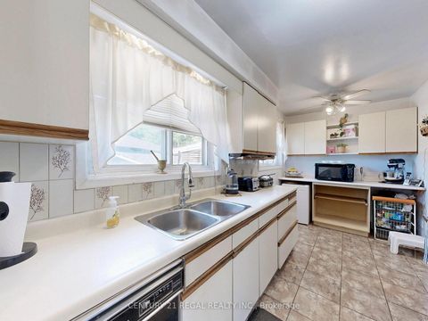 Photo 10 at 94 Billington Crescent, Donalda, Toronto