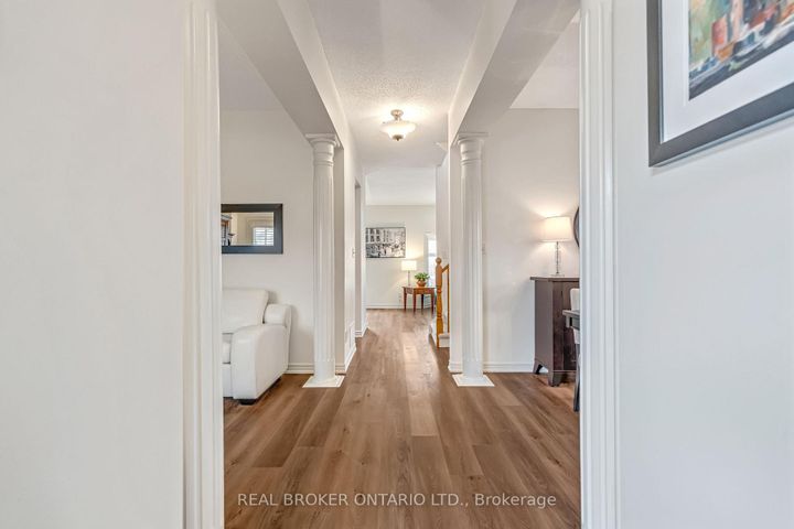 Photo 2 at 2423 Valley Heights Crescent, RO River Oaks, Oakville