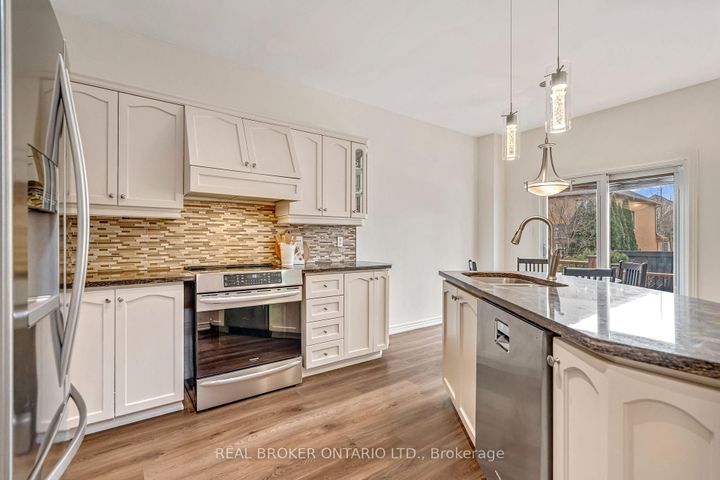 Photo 7 at 2423 Valley Heights Crescent, RO River Oaks, Oakville