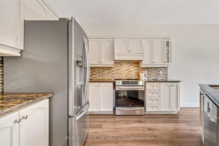 Photo 8 at 2423 Valley Heights Crescent, RO River Oaks, Oakville