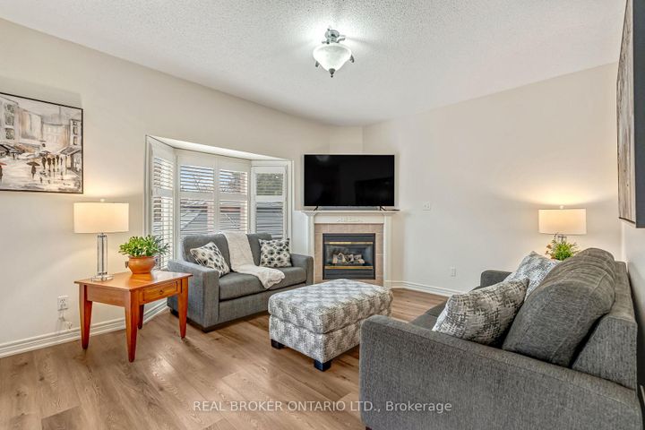 Photo 13 at 2423 Valley Heights Crescent, RO River Oaks, Oakville