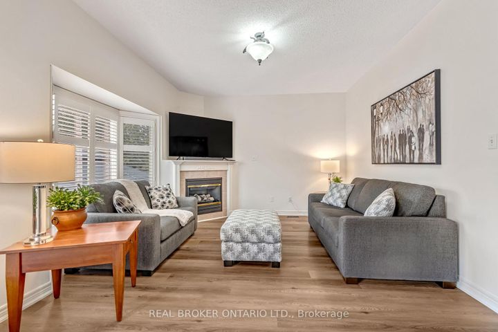 Photo 15 at 2423 Valley Heights Crescent, RO River Oaks, Oakville