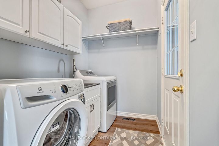 Photo 17 at 2423 Valley Heights Crescent, RO River Oaks, Oakville