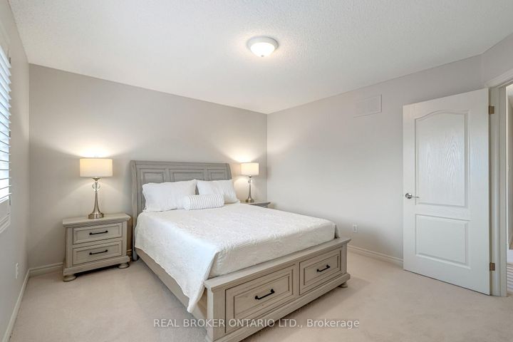 Photo 19 at 2423 Valley Heights Crescent, RO River Oaks, Oakville