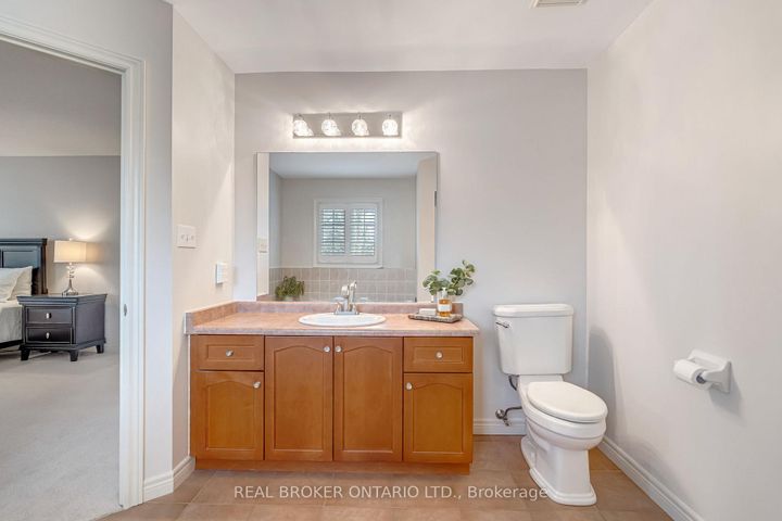 Photo 32 at 2423 Valley Heights Crescent, RO River Oaks, Oakville