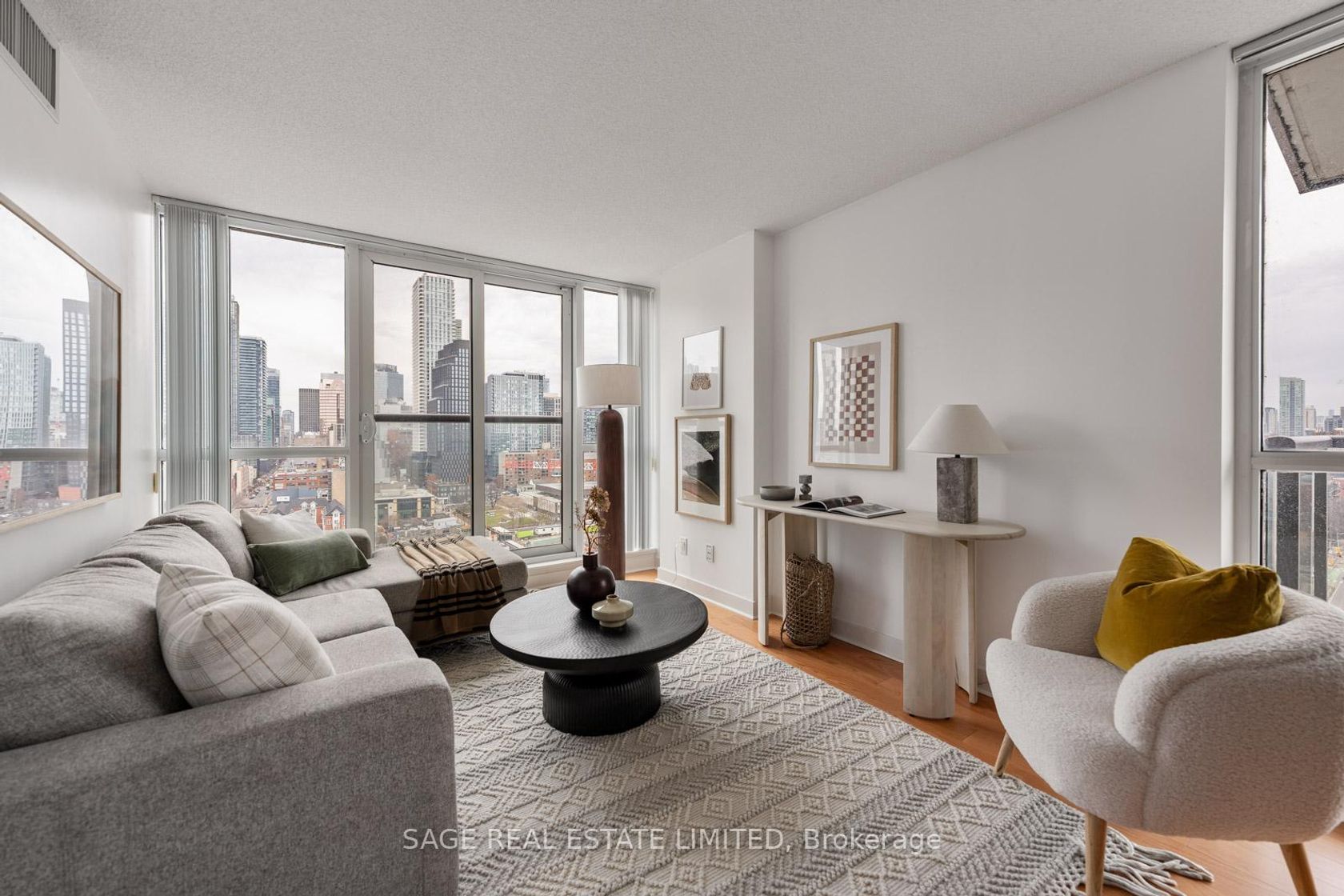 LPH13 - 320 Richmond Street, Moss Park, Toronto by Loree Meneguzzi Real Estate LPH13 - 320 Richmond Street, Moss Park, Toronto