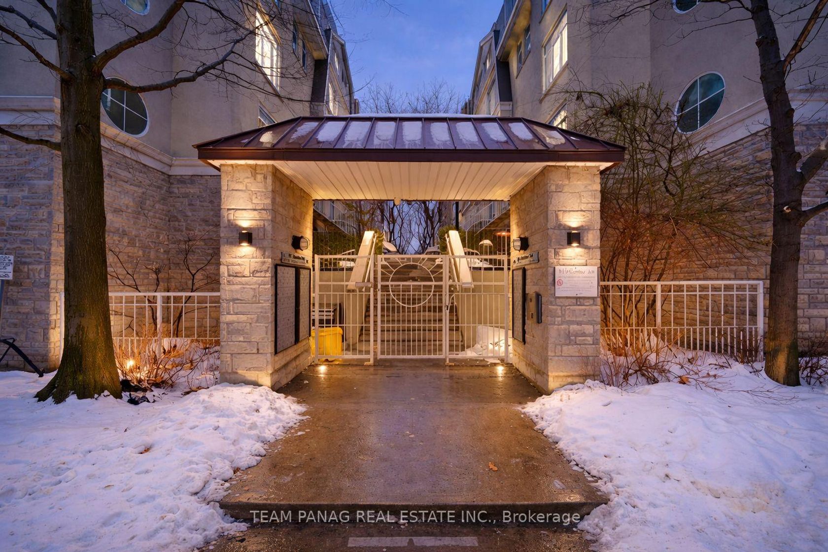 132 - 28 Stadium Road, Niagara, Toronto by Loree Meneguzzi Real Estate 132 - 28 Stadium Road, Niagara, Toronto