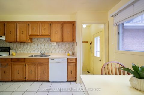 Photo 17 at 222 Centre Street W, Mill Pond, Richmond Hill