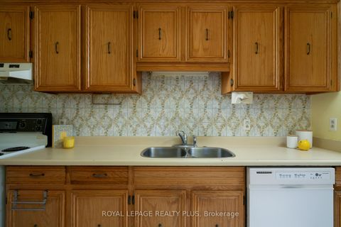 Photo 19 at 222 Centre Street W, Mill Pond, Richmond Hill