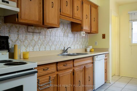 Photo 21 at 222 Centre Street W, Mill Pond, Richmond Hill