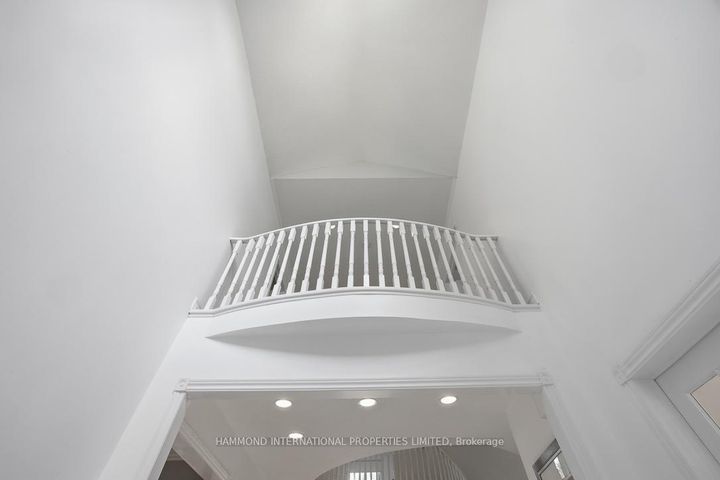 Photo 5 at 31 Vesta Drive, Bayview Hill, Richmond Hill