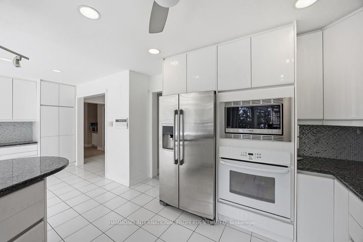 Photo 9 at 31 Vesta Drive, Bayview Hill, Richmond Hill