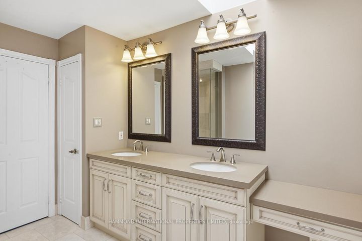 Photo 11 at 31 Vesta Drive, Bayview Hill, Richmond Hill